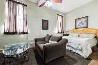 Suites at the Red Rock Vacation Rentals - parking
