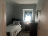 2Br Private Victorian Apartment in City Location on Half Acre Sleeps 5