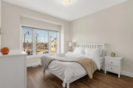 Executive 5BR-4BATH Detached Retreat Brampton/Miss Border