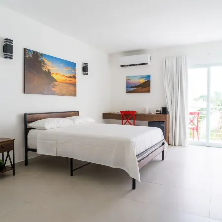 Red Flamboyan Guesthouse and Restaurant