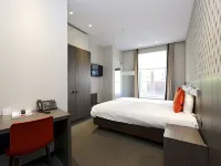 Square Hotel Отели рядом с достопримечательностью «Башни Броэль»