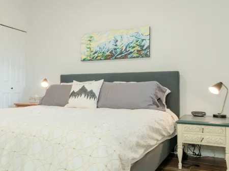 Modern mountain condo on Northstar Mountain licence # STRU 2025-16819 Отели рядом с достопримечательностью «Kimberley Alpine Resort»