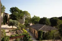 Prieuré Saint-Nicolas - les Maisons