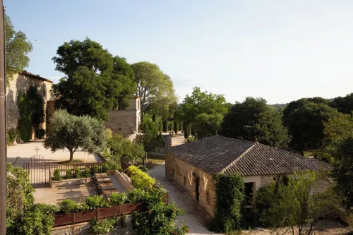Prieuré Saint-Nicolas - les Maisons Hotels in Arpaillargues-et-Aureillac