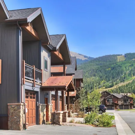 Luxury Home - Sleeps 10 - Fireplace & Mountain View 3 Bedroom Condo