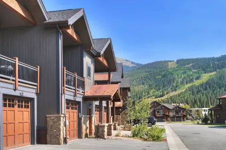 Luxury Home - Sleeps 10 - Fireplace & Mountain View 3 Bedroom Condo