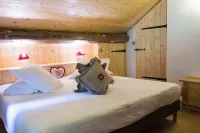 Domaine du Haut Jardin Hôtel & Chalets Spa Privé Hotel a Saint-Nabord