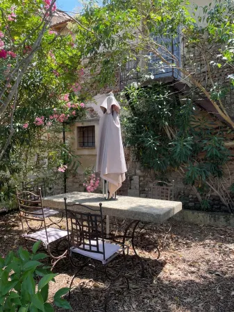 In the middle of the vineyard in the castel Отели рядом с достопримечательностью «Abbatiale de Saint Gilles»