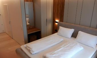 Charming Room in Central Bad Salzuflen with Balcony