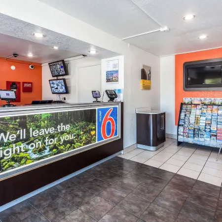 Motel 6 Sacramento, CA - Downtown Отели рядом с достопримечательностью «Саттерс Форт»