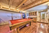 Hot Tub, Game Room & Sauna: Ruidoso Hideaway! - bar