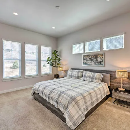 Inviting Hideout Townhome w/ Balcony & Lake Views!