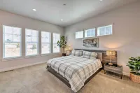 Inviting Hideout Townhome w/ Balcony & Lake Views! - Apartments