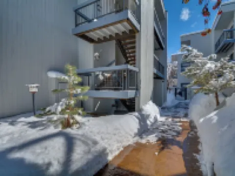 Private Ski Retreat in Avon: Eagle River Views! Hotels in Eagle-Vail