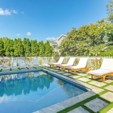 Spacious Avalon Beach House - 2 Blocks to Water!