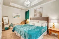 Gorgeous College Station Townhome w/ Patio! - Apartments