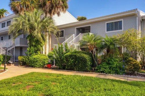 Pool Access & Lanai: Riverfront Welaka Condo! - Pool