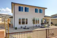 Washington Home w/ Mtn Views, Near Hiking! - parking