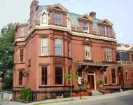Chipman Hill Suites - Sydney Street Hotels in 