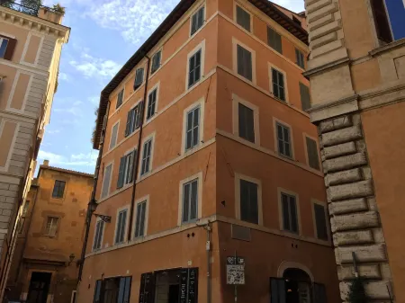 瑞吉內拉套房酒店