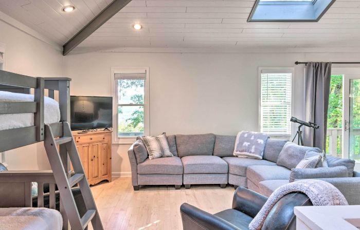 Highlands Home w/ Fireplace, Views, & Trails!