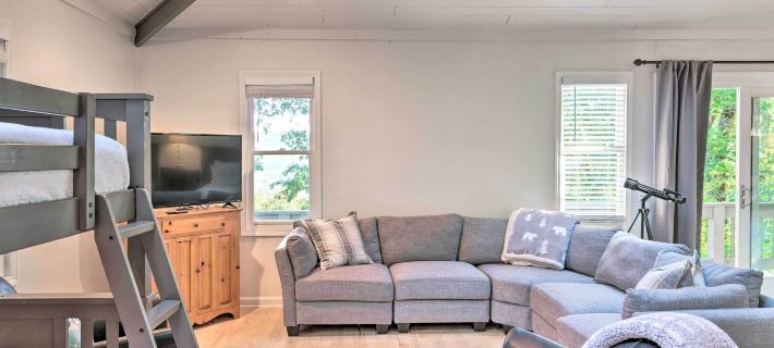 Highlands Home w/ Fireplace, Views, & Trails! Hotels in Highlands