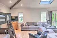 Highlands Home w/ Fireplace, Views, & Trails! - balcón