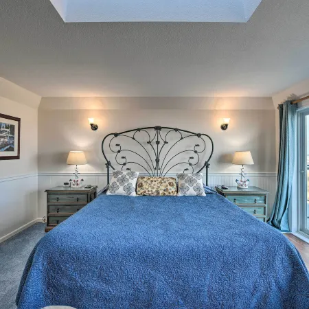 Eagles View Condo in Ocean Shores w/ 3 Balconies
