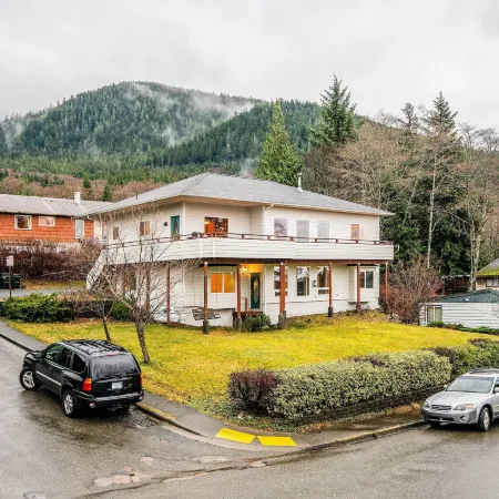 Ketchikan Home: Bay Views, 1/2 Mi to Hiking Trails
