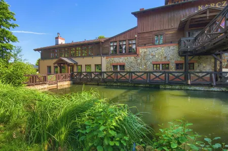 Hotel Dworek Wapionka Отели в г. Бжозе