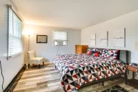 4 Mi to Dtwn Rochester Charming Apt with Patio!
