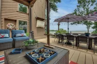 Lakehouse Hot Tub, Waterslide, Game Room and Kayaks - Parkering
