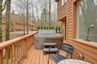 North Conway Townhome w/ Private Hot Tub & Deck! - 3-Star