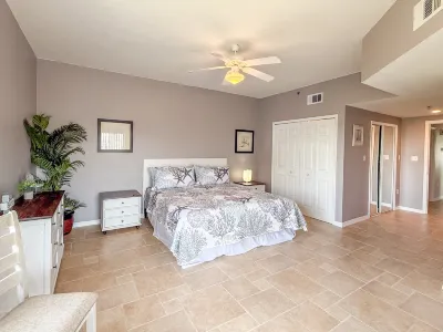Ocean, Pool, and Tranquil Lagoon Views - Stunning Coastal Retreat