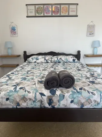 Royal Rat Hostel Отели в г. Surfside