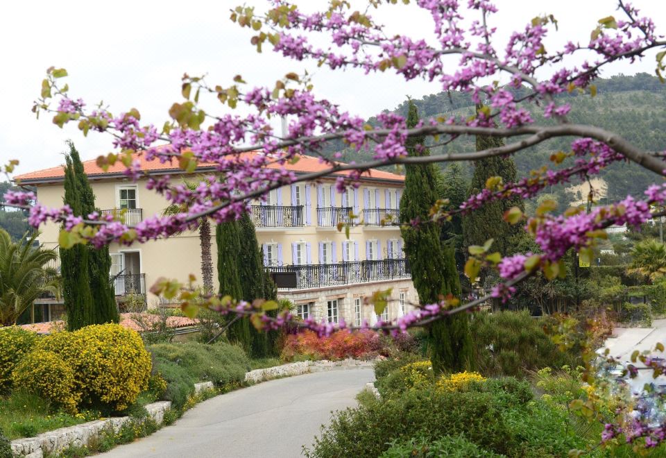 Hôtel EZE Hermitage의 외관과 정원