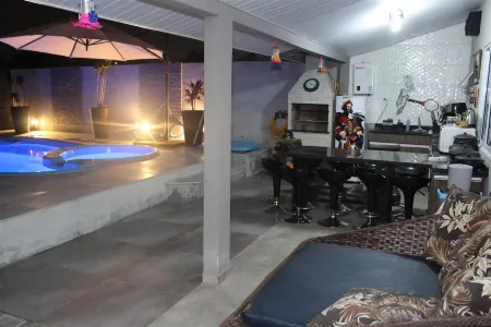 Pousada Captain Morgan Pontal do Sul com Piscina