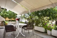 Tzivras Villa & Apartments