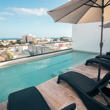 B10 Distinctive Hotel