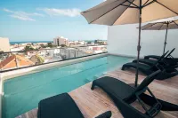 โรงแรม B10 Distinctive - สระว่ายน้ำแบบอินฟินิตี้