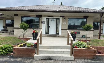 Champlain Motor Inn