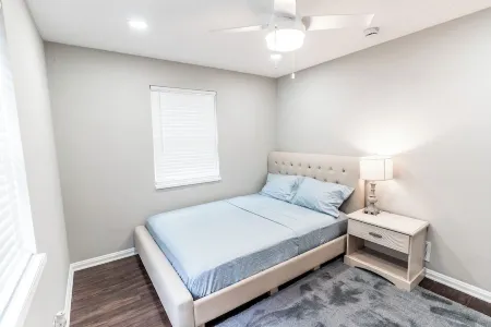 Chic 2-bd Extended Stay Apt in fabulous Kettering.