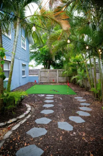 Marlin Pool House Featuring Private Game Room, Mini Golf & Fire Pit!