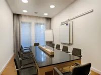 Premier Inn Frankfurt Westend Hotels near Messeturm