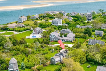Stunning Beach Retreat - Walk to Beach - Chatham Bars Inn - Town + Game Room