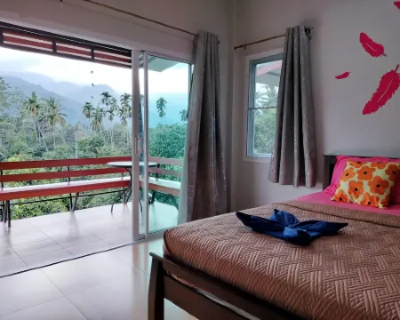 Baan Bhuriwat Kiriwong Hotels in Lan Saka