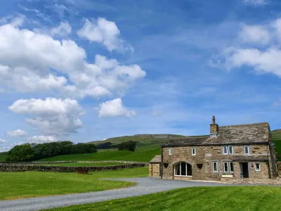 Shepherds Cottage at Mile House Farm Hotels near Calver Hill