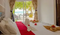 Crown Beach Hotel-Private Bikini Beach