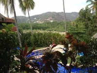Beautiful 3 Bedroom Condo w Swimming Pool- 1 Block from Fabulous La Ropa Beach