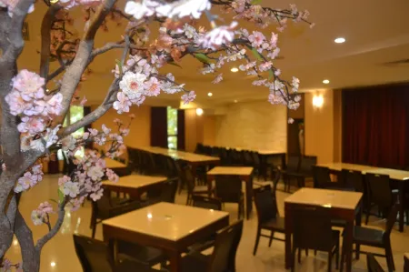 SLV Hotel Group-SLV Business Hotel Отели рядом с достопримечательностью «Yang San Lang Art Museum»